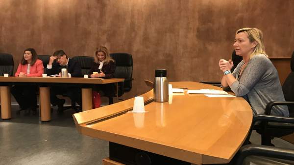 Marta Gastón se ha reunido con los grupos de las Cortes Marta Gastón se ha reunido con los grupos de las Cortes