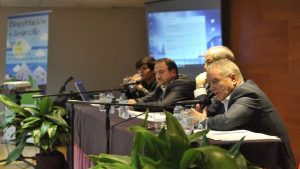 Miguel Gracia ha asistido hoy a este congreso sobre despoblación en Monzón Miguel Gracia ha asistido hoy a este congreso sobre despoblación en Monzón