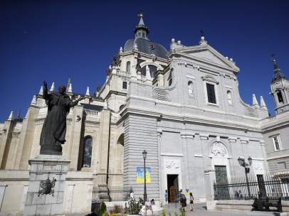 La Catedral de la Almudena de Madrid.