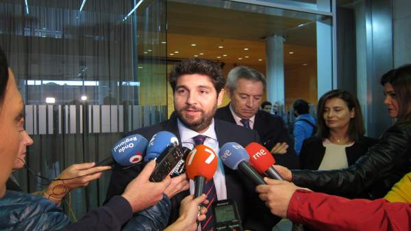 El presidente del Gobierno regional, Fernando López Miras, atiende a los medios El presidente del Gobierno regional, Fernando López Miras, atiende a los medios