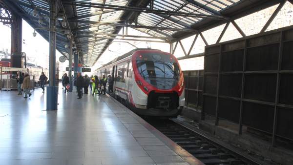 Tren, trenes de Cercanías de Renfe en Madrid. Tren, trenes de Cercanías de Renfe en Madrid.