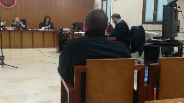 El director del Club d'Esplai acusado de abusos, en la Audiencia El director del Club d'Esplai acusado de abusos, en la Audiencia