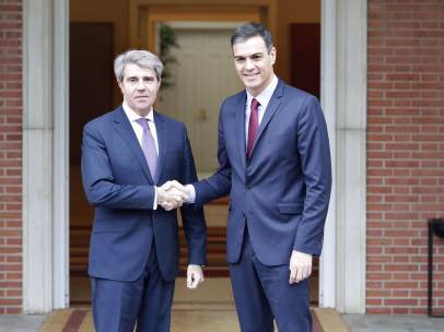 Pedro Sánchez y Ángel Garrido en La Moncloa