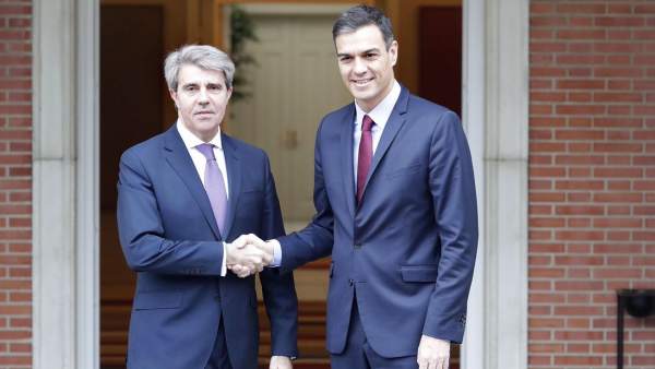 Pedro Sánchez y Ángel Garrido en La Moncloa Pedro Sánchez y Ángel Garrido en La Moncloa