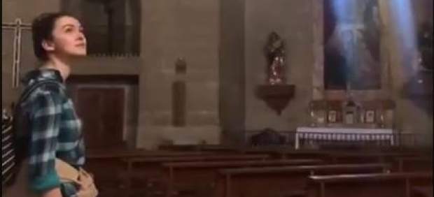 El vídeo de una chica cantando en una iglesia se vuelve viral