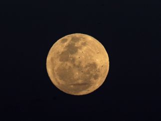 Luna llena sobre Río