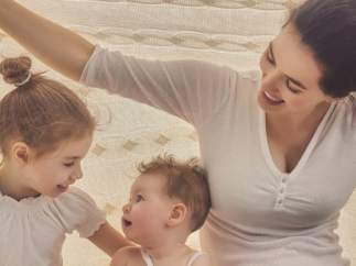 Madre con sus hijos