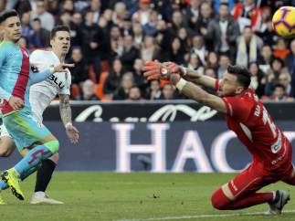 Santi Mina