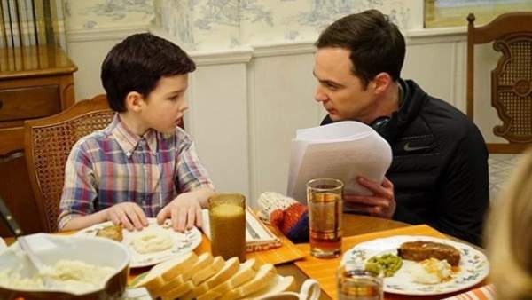 Sheldon adulto y joven Sheldon adulto y joven
