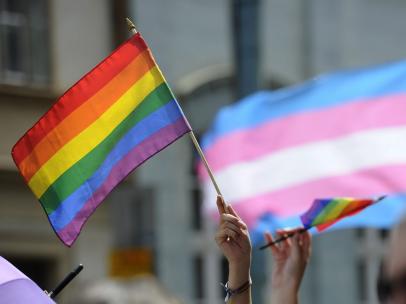 Bandera gay contra homofobia diversidad sexual.