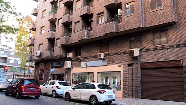 Resultado de imagen de Una mujer de 65 años se suicida en Madrid tirándose de la ventana del piso del que iba a ser desahuciada este lunes 20 minutoa