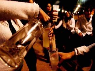 Imagen de archivo de un 'botellón'
