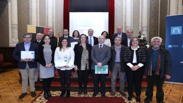 Imagen de los galardonados en los II Premios I+D+i). Imagen de los galardonados en los II Premios I+D+i).