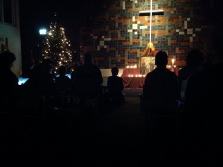 Celebración religiosa en la iglesia holandesa donde están ayudando a los refugiados en las pasadas Navidades.