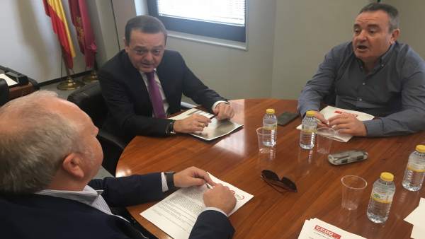 Imagen de la reunión de los dirigentes de UGT, CROEM y CCOO Imagen de la reunión de los dirigentes de UGT, CROEM y CCOO