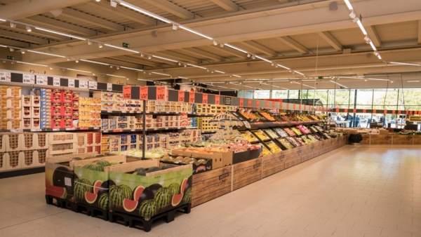 Interior de supermercado Lidl Interior de supermercado Lidl