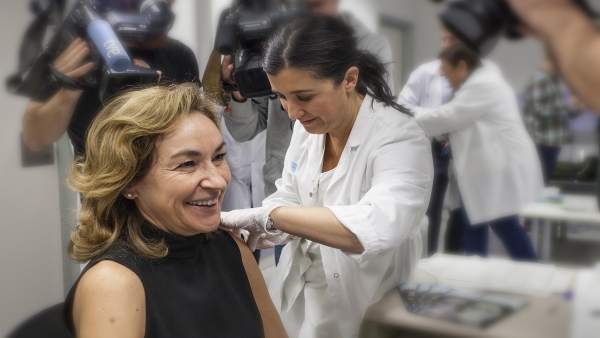 La consejera de Salud, María Martín, vacunada contra la gripe La consejera de Salud, María Martín, vacunada contra la gripe