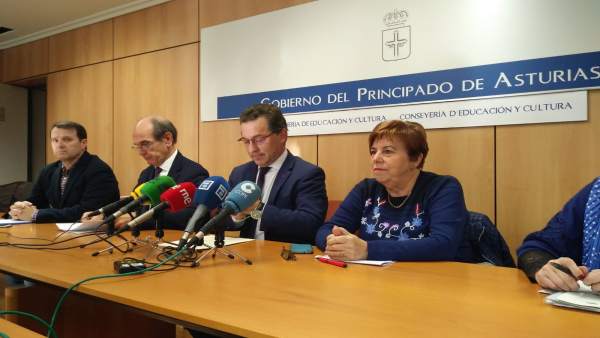 Rueda de prensa del consejero con los sindicatos. Rueda de prensa del consejero con los sindicatos.