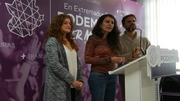 Jara Romero, Irene de Miguel y Álvaro Jaén en rueda de prensa en Mérida Jara Romero, Irene de Miguel y Álvaro Jaén en rueda de prensa en Mérida