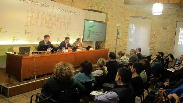 Jornada con empresarios sobre la nueva Ley de Contratos del Sector Público. Jornada con empresarios sobre la nueva Ley de Contratos del Sector Público.