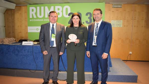 Nota Y Foto Entrega Premio Al Plan De Transporte Vertical Nota Y Foto Entrega Premio Al Plan De Transporte Vertical