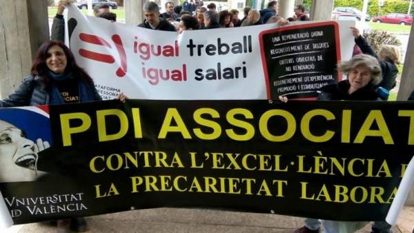 Suspés el juí per "vulneració de drets" en els servicis mínims de la vaga d'associats de la UV Suspés el juí per "vulneració de drets" en els servicis mínims de la vaga d'associats de la UV