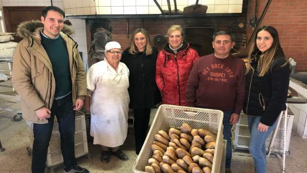 Marifrán Carazo visita una panadería Marifrán Carazo visita una panadería