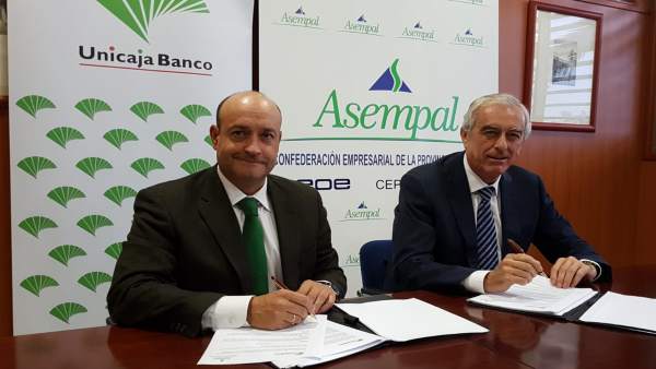 Firma de acuerdo entre Unicaja y Asempal Firma de acuerdo entre Unicaja y Asempal