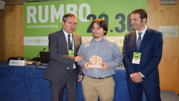 Fernández del Páramo (Somos) recibe la distinción de participación ciudadana Fernández del Páramo (Somos) recibe la distinción de participación ciudadana