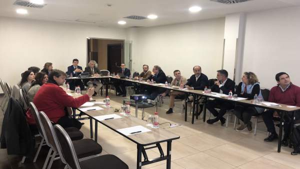 El Patronato de Turismo se reúne con responsables del aeropuerto de Sevilla. El Patronato de Turismo se reúne con responsables del aeropuerto de Sevilla.