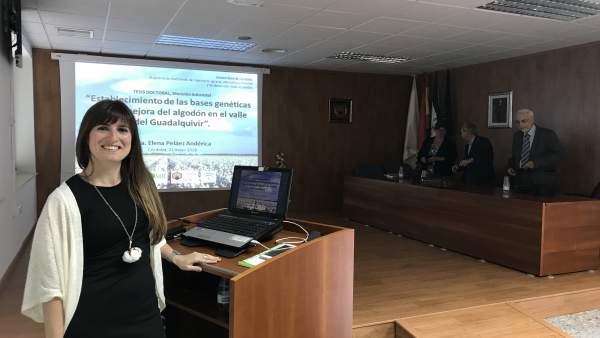 La autora de la tesis, Elena Peláez La autora de la tesis, Elena Peláez