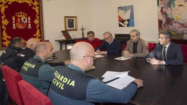 Reunión Zuloaga y De la Sierra con mandos de la Guardia Civil y la Policía Reunión Zuloaga y De la Sierra con mandos de la Guardia Civil y la Policía