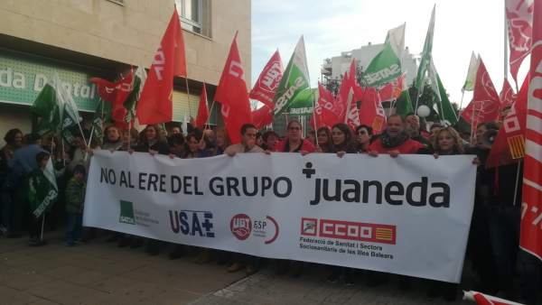 Manifestación por el ERE de Juaneda Manifestación por el ERE de Juaneda