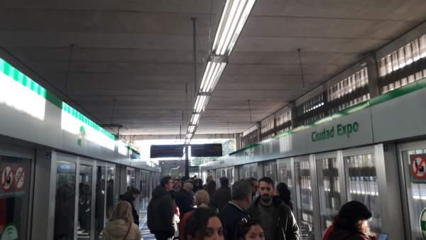 Primer día de paros parciales en el metro Primer día de paros parciales en el metro