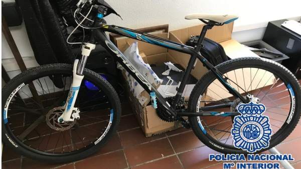 Bicicleta del detenido por apuñalar a dos hombres en plena calle fuengirola 2018 Bicicleta del detenido por apuñalar a dos hombres en plena calle fuengirola 2018