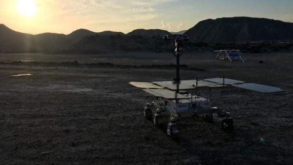 Prorotipo del rover ExoMars en el desierto de Tabernas. Prorotipo del rover ExoMars en el desierto de Tabernas.