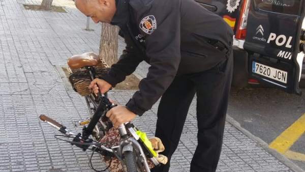 Bicicleta que montaba el detenido y había sido sustraída poco antes Bicicleta que montaba el detenido y había sido sustraída poco antes