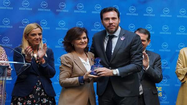 El alcalde, junto a Carmen Calvo, en la entrega del premio de buenas prácticas El alcalde, junto a Carmen Calvo, en la entrega del premio de buenas prácticas