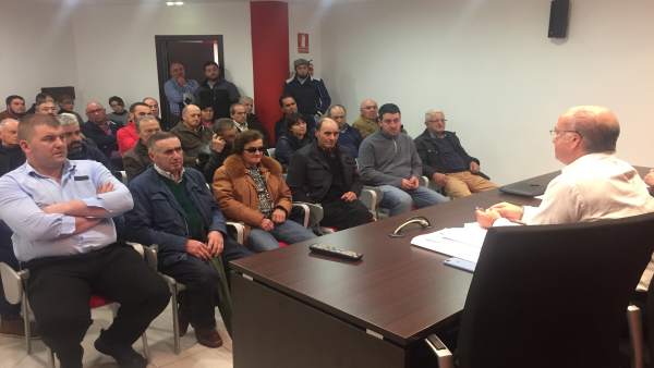 Reunión del PP con ganaderos en Tineo. Reunión del PP con ganaderos en Tineo.
