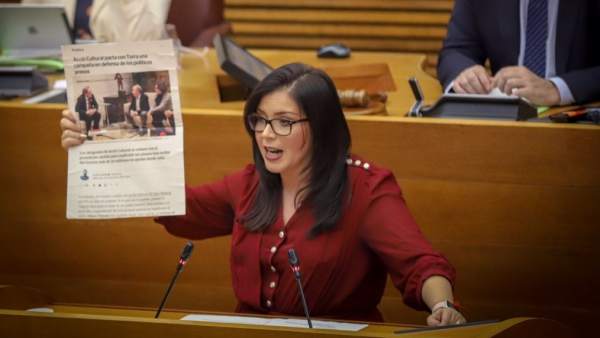 Mari Carmen Sánchez en la tribuna Mari Carmen Sánchez en la tribuna