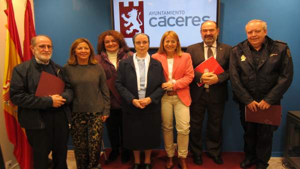 Firma del protocolo de Ola de Frío de Cáceres Firma del protocolo de Ola de Frío de Cáceres