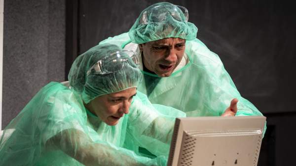 El laboratori on es desenvolupa l'acció de l'obra teatral de Javier Daulte '4D Òptic'. El laboratori on es desenvolupa l'acció de l'obra teatral de Javier Daulte '4D Òptic'.