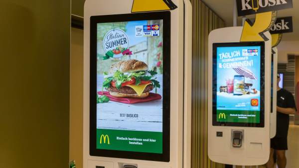 Máquinas táctiles de McDonald's para pedir comida Máquinas táctiles de McDonald's para pedir comida