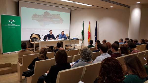 Nota Y Fotos / Agricultura Impulsa Un Proyecto Piloto De Apoyo Integral A Los Jó Nota Y Fotos / Agricultura Impulsa Un Proyecto Piloto De Apoyo Integral A Los Jó