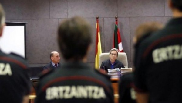 El juicio en 2013 por la muerte de Iñigo Cabacas por una pelota de goma de la Ertzaintza El juicio en 2013 por la muerte de Iñigo Cabacas por una pelota de goma de la Ertzaintza