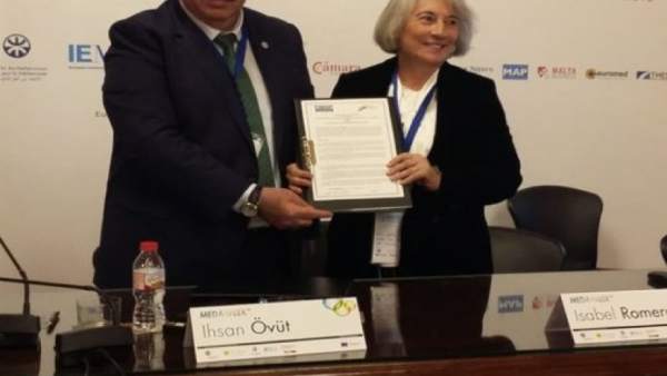 Romero y Övut durante la firma de cooperación Romero y Övut durante la firma de cooperación