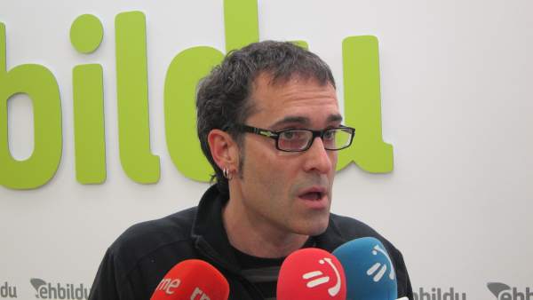 El parlamentario de EH Bildu Julen Arzuaga El parlamentario de EH Bildu Julen Arzuaga