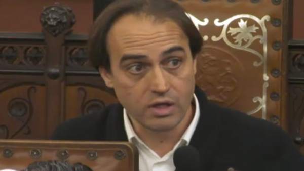 El diputado Álvaro Gijón en el directo del pleno de Cort El diputado Álvaro Gijón en el directo del pleno de Cort