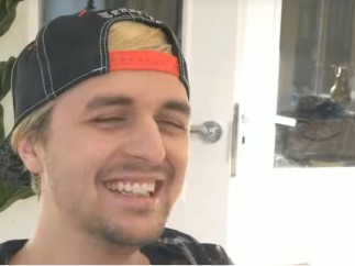 Captura de pantalla del vídeo de Dalas Review