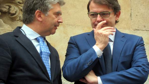 Salamanca. Cosidó (Izquierda) Junto A Mañueco Salamanca. Cosidó (Izquierda) Junto A Mañueco